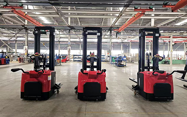 Congradulations to Iranian customers visit Shanghai Sinolift for product acceptance shipment.